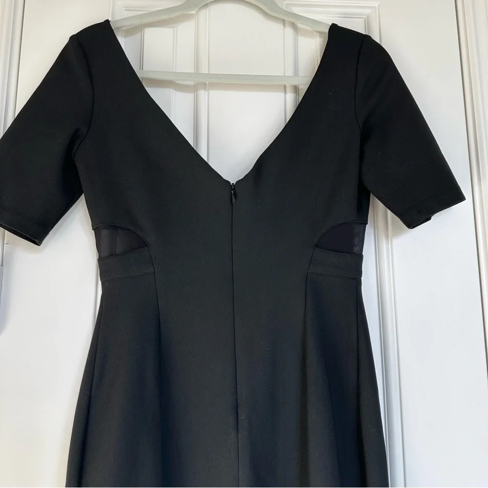 Elizabeth and James Black V-Neck Sheath Dress - Picture 8 of 12